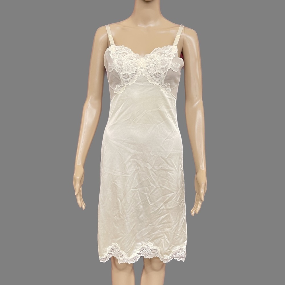Vintage 1970’s Montgomery Ward Cream Lacey Butterfly Bust Slip dress Size 10/32